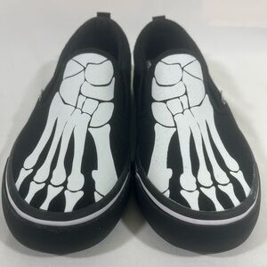 AIRWALK SIDEKICK CANVAS SKELETON SNEAKERS SLIP ON BOYS SZ 4 BLACK & WHITE NEW